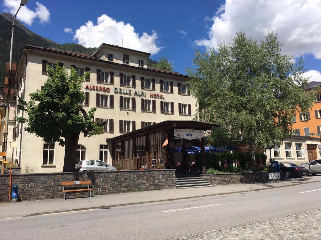 Hotel Des Alpes - Restaurant & Pizzeria Айроло Екстер'єр фото